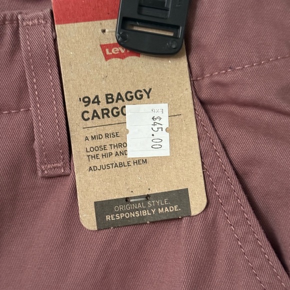 Levi's Women's Wide Leg Baggy Cargo Pants, color Rose Taupe, size 30x30 - Picture 7 of 12